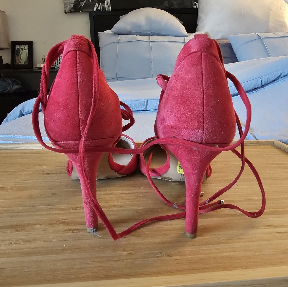 Heels - Picture 3 of 3